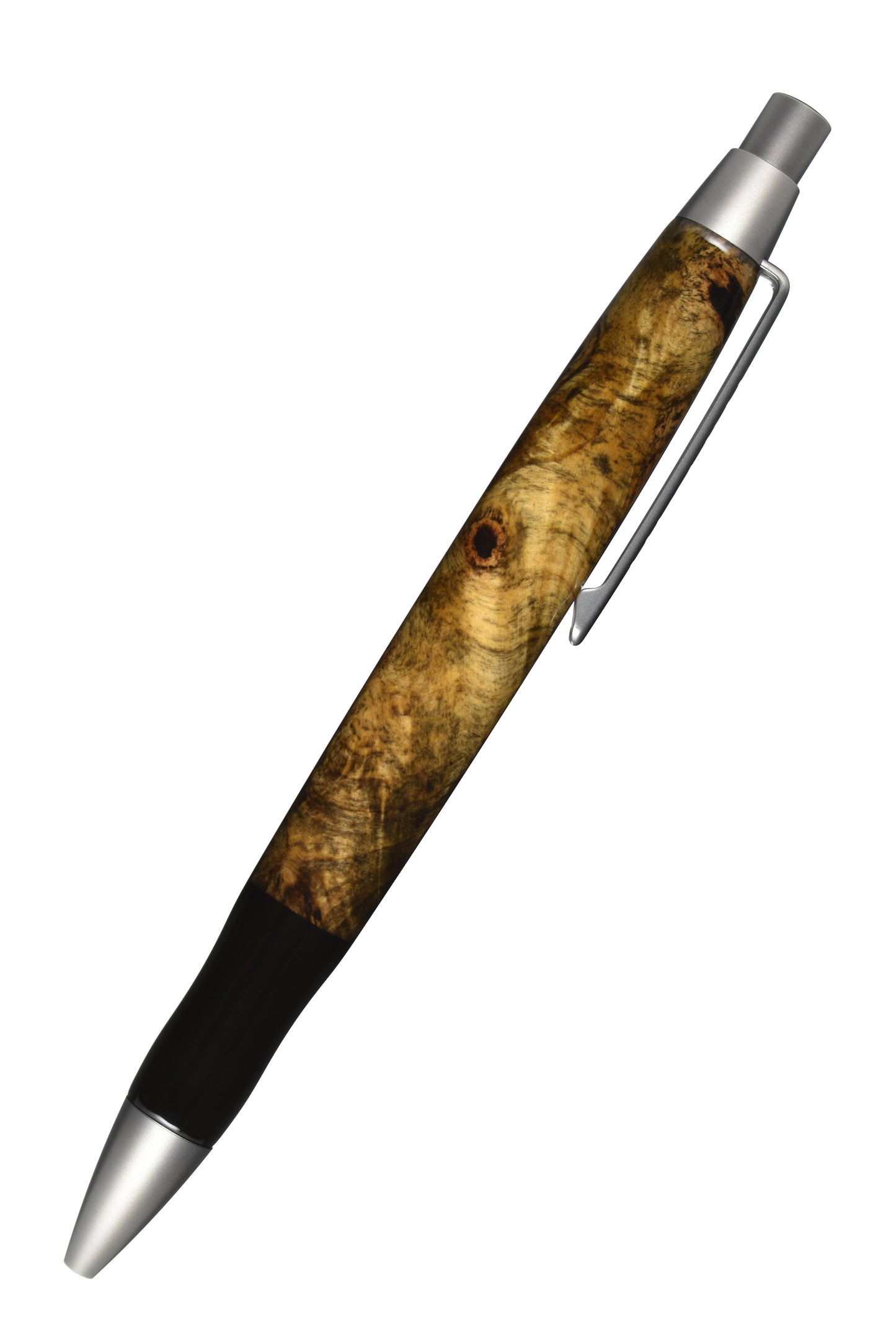 Ansicht von rechts: "EDELGRAF CLASSIC Kugelschreiber aus Buckeye Maser, schräg dargestellt, Spitze unten links, Drücker oben rechts, auf weißem Hintergrund – rechte Seitenansicht, Seriennummer 01/0040