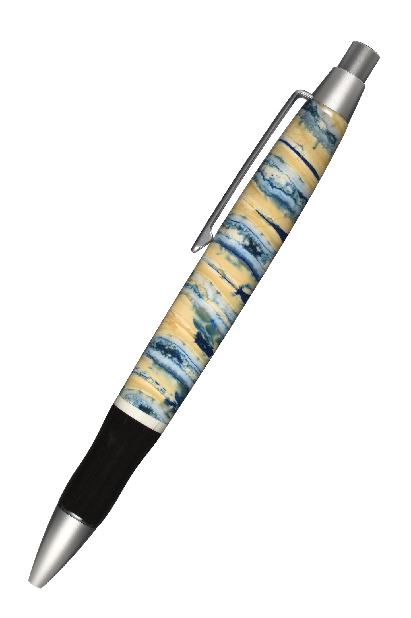 EDELGRAF ICEAGE Kugelschreiber in Beige Blau, schräg dargestellt, Spitze unten links, Drücker oben rechts, auf weißem Hintergrund – linke Seitenansicht, Seriennummer 02/0008