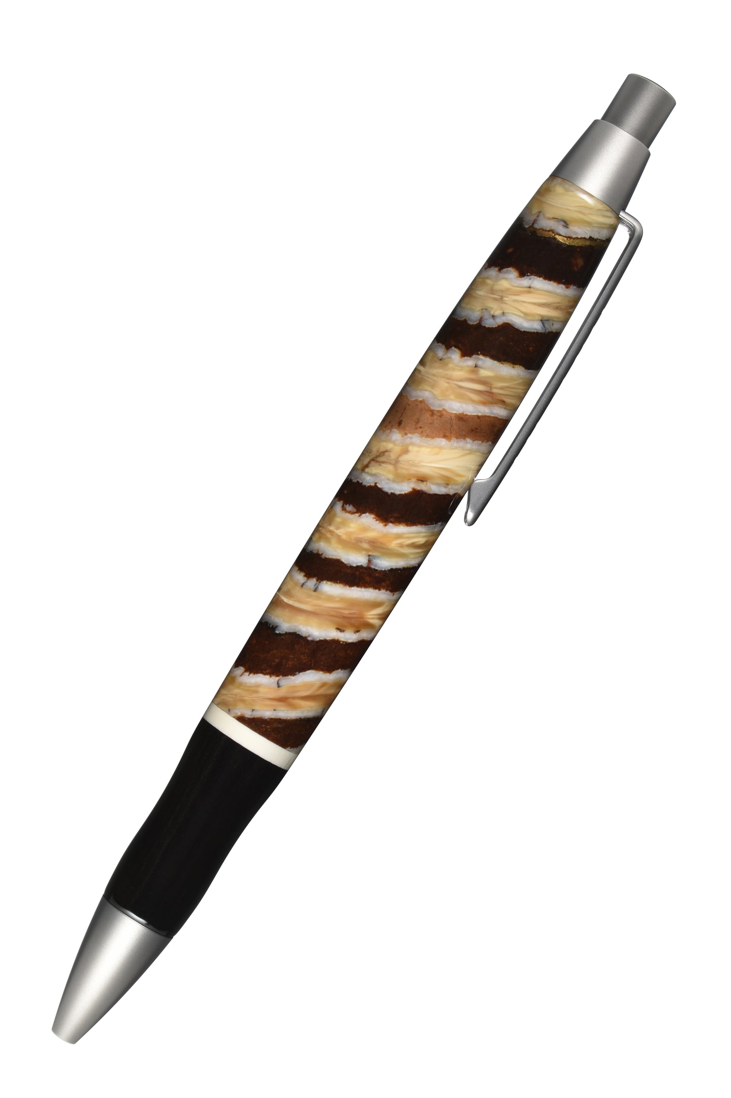 EDELGRAF ICEAGE Kugelschreiber in Beige Braun, schräg dargestellt, Spitze unten links, Drücker oben rechts, auf weißem Hintergrund – rechte Seitenansicht, Seriennummer 02/0010