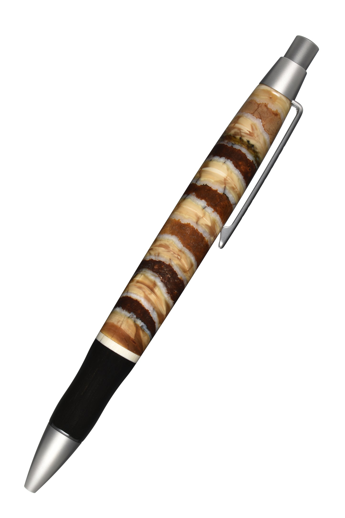 EDELGRAF ICEAGE Kugelschreiber in Beige Braun, schräg dargestellt, Spitze unten links, Drücker oben rechts, auf weißem Hintergrund – rechte Seitenansicht, Seriennummer 02/0019